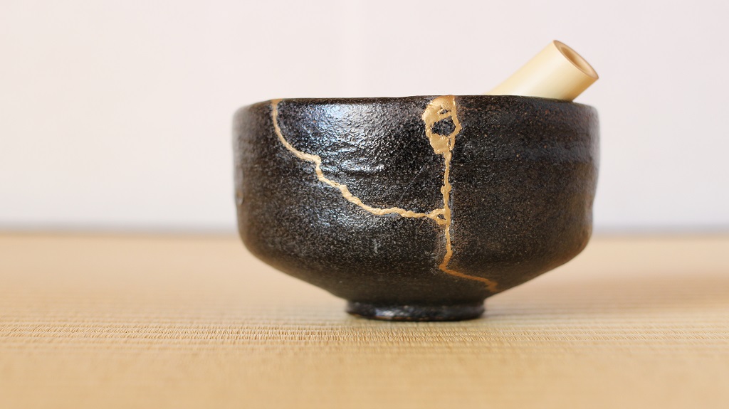 Repair of crack pottery tea cup and tea utensils Repair of crack pottery tea cup and tea utensils