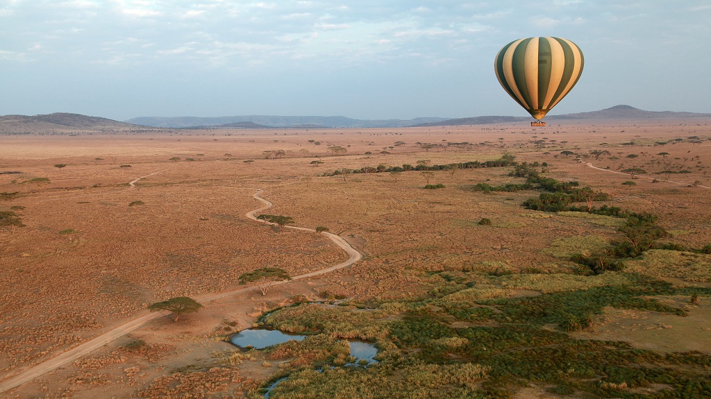 Hot air balloon in Serengeti …