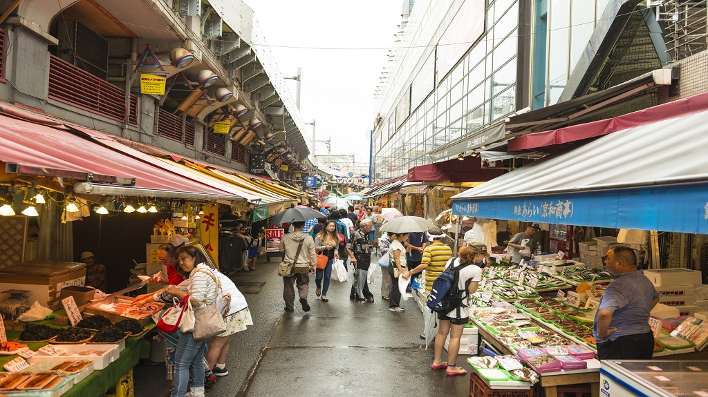 Tsukiji outer market in Tokyo Tsukiji outer market in Tokyo