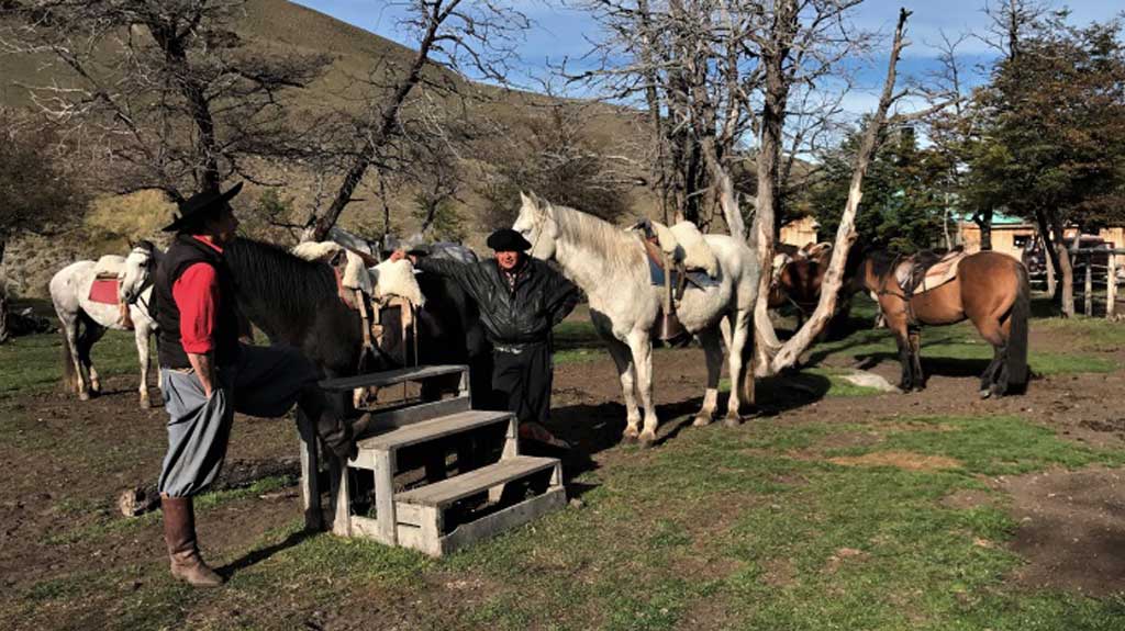 patagonia-explora-horseback-riding patagonia-explora-horseback-riding