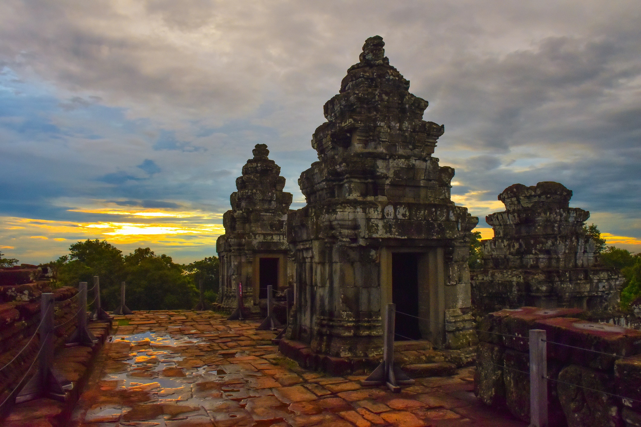 Phnom Bakheng temple at dusk Phnom Bakheng temple at dusk