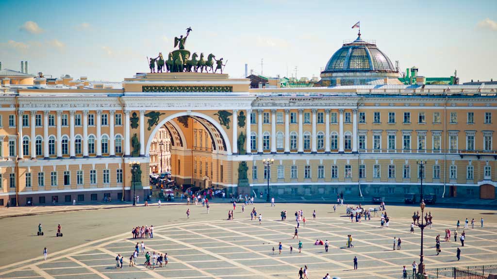 russia-palace-square-hermitage-museum