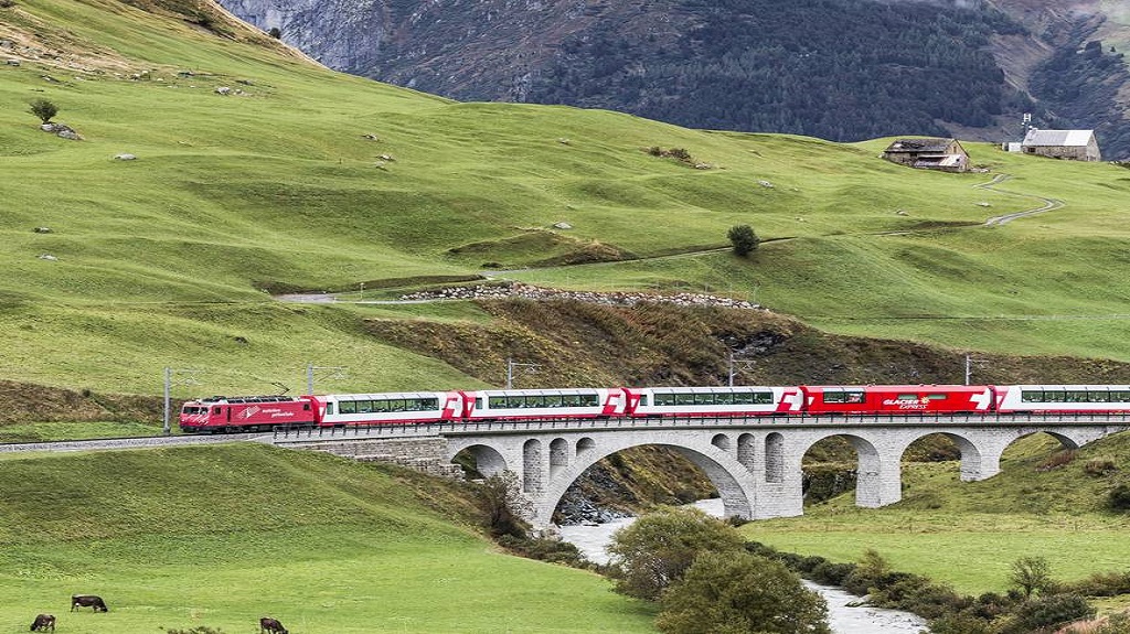 train-over-bridge-1024-575 train-over-bridge-1024-575