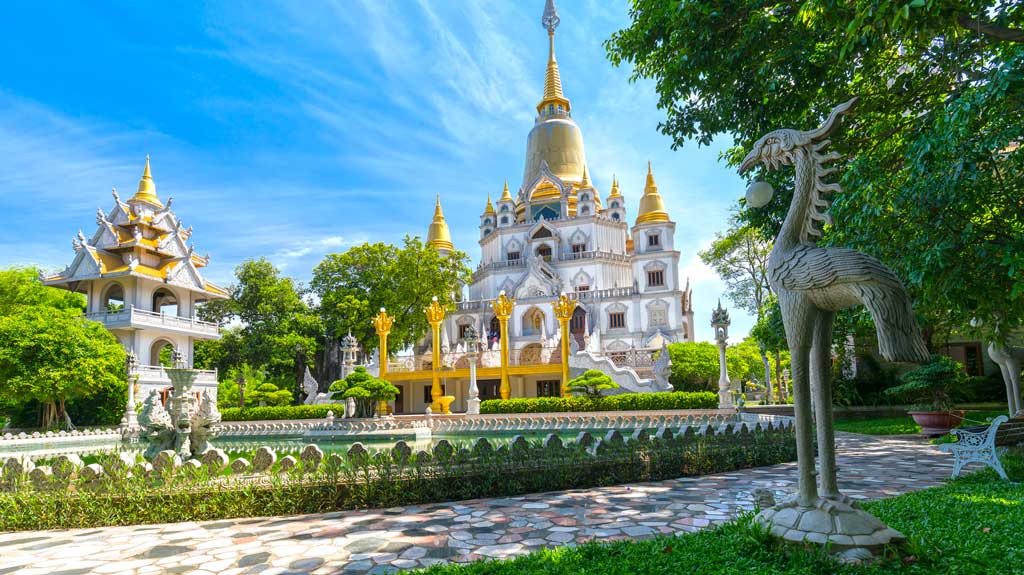 vietnam-cambodia-buu-long-pagoda