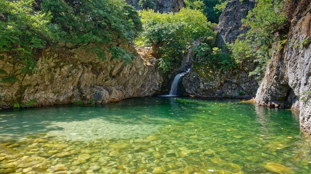 waterfalls-in-samothraki-vathres waterfalls-in-samothraki-vathres